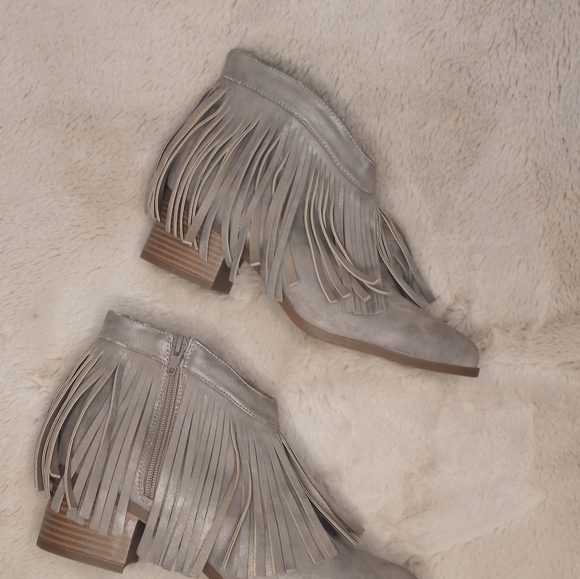 London Rag Western Metallic Grey Fringe Bohemian Block Heel Ankle Bootie - Picture 4 of 12